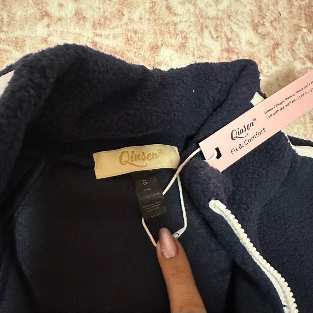 NWT Navy Fleece Contrast Cropped Sweatshirt With Drawstrings - Picture 6 of 12